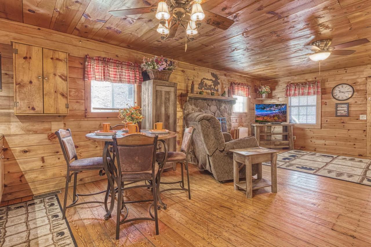 Bear Den, Hot Tub, 1089 Of Free Attraction Tickets For Each Paid Day, Dollywood And More! Sevierville Exterior photo