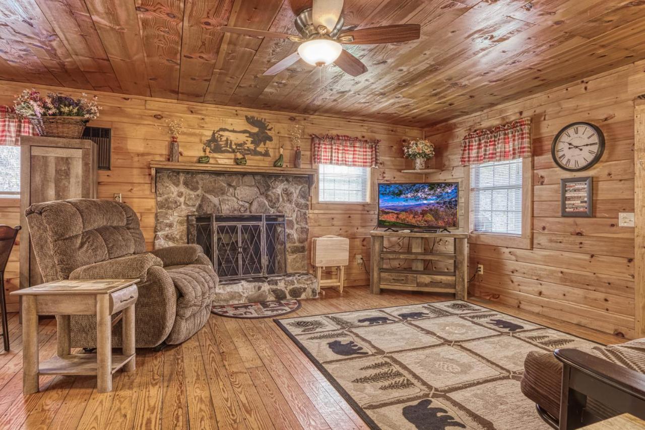 Bear Den, Hot Tub, 1089 Of Free Attraction Tickets For Each Paid Day, Dollywood And More! Sevierville Exterior photo